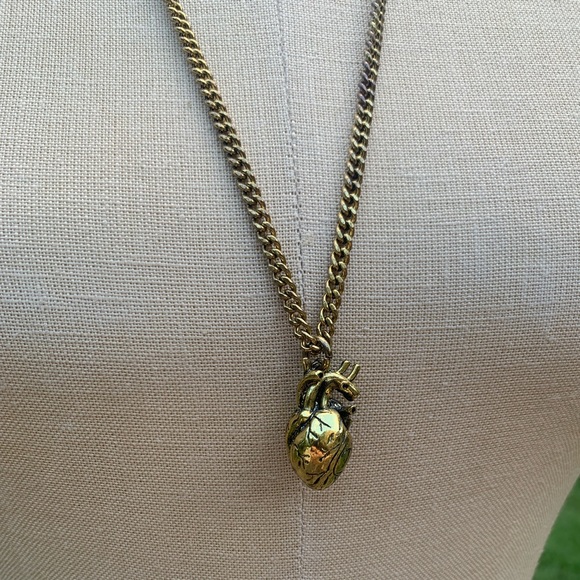 Anatomically Correct Heart Necklace - Picture 12 of 15